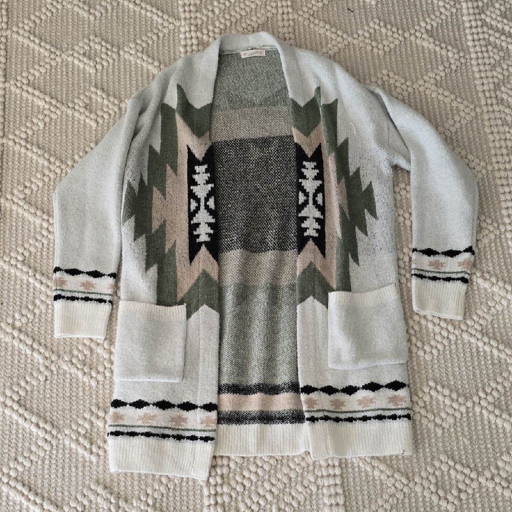 Elegant Women's Cardigan with Geometric Design
